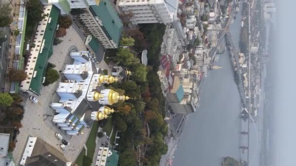 Κίεβο, Ουκρανία: Μονή Αγίου Michaels Golden-Domed. Κάθετη βίντεο — Αρχείο Βίντεο