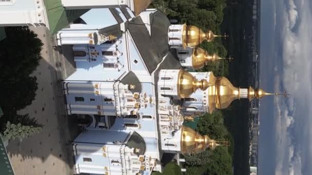 Kiev, Ucrania: St. Michaels Golden-Domed Monastery. Vídeo vertical — Vídeo de stock