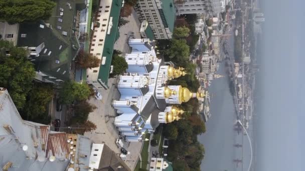 Kiev, Ucrânia: St. Michaels Golden-Domed Monastery. Vídeo vertical — Vídeo de Stock