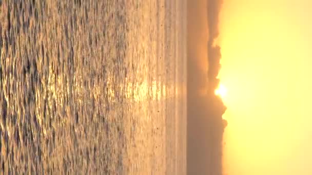 Beautiful seascape: Sun over the sea near the shore. Vertical video — Stock Video