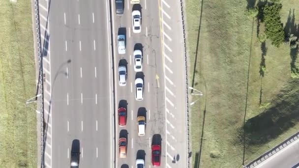 Kiev. Ucrania: cruce de carreteras. Vista aérea. Vídeo vertical — Vídeos de Stock