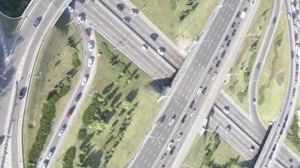 Kyiv 。Ukraine: Road junction.空中风景。垂直录像 — 图库视频影像