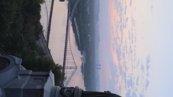 Vertical video - Monument to Vladimir the Great at dawn in the morning. Kyiv, Ukraine — Stock Video