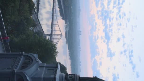 Vertical video - Monument to Vladimir the Great at dawn in the morning. Kyiv, Ukraine — Stock Video