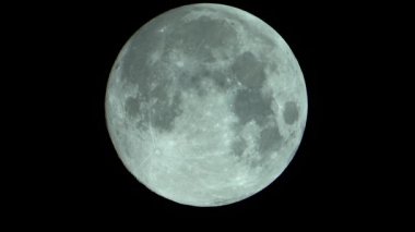 Ay 'a yakın çekim. Uydu gezegeni. Dikey video