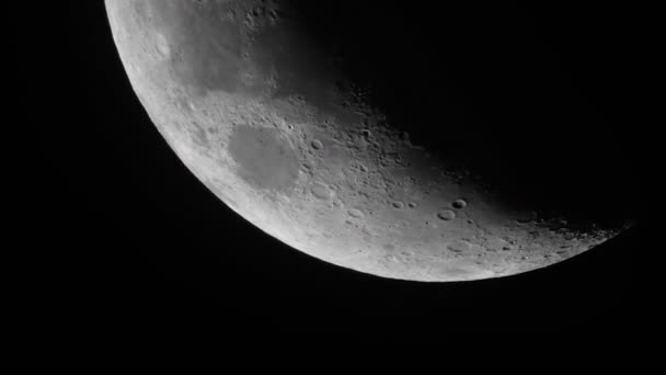 Gros plan sur la lune. Le satellite planétaire. Vidéo verticale — Video