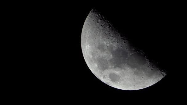 Gros plan sur la lune. Le satellite planétaire. Vidéo verticale — Video