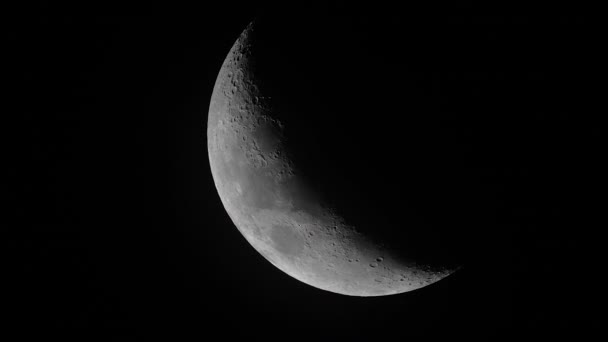 Månen nærmer seg. Planetsatellitt. Vertikal video – stockvideo