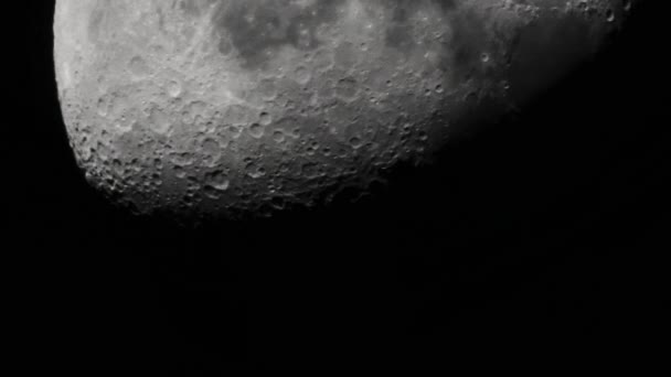 Gros plan sur la lune. Le satellite planétaire. Vidéo verticale — Video