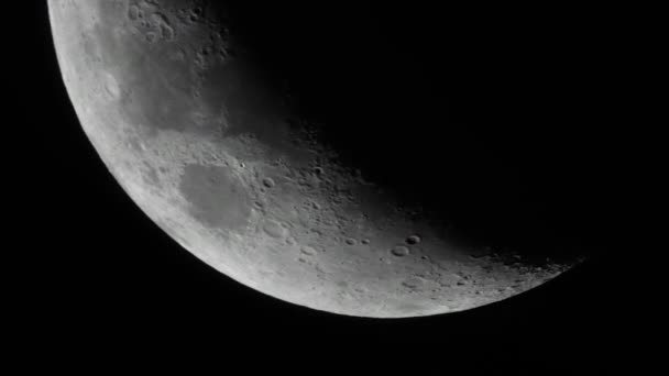 Primer plano de la Luna. Planeta satélite. Vídeo vertical — Vídeo de stock