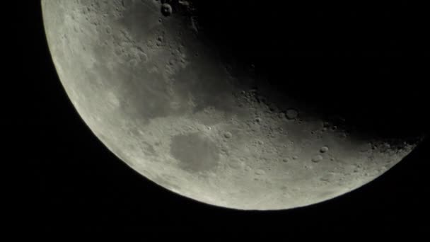 Κοντινό πλάνο στο φεγγάρι. Πλανητικός δορυφόρος. Κάθετη βίντεο — Αρχείο Βίντεο