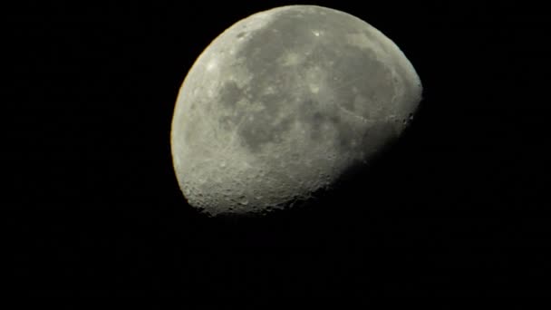 Mond aus nächster Nähe. Satellit Planet. Vertikales Video — Stockvideo