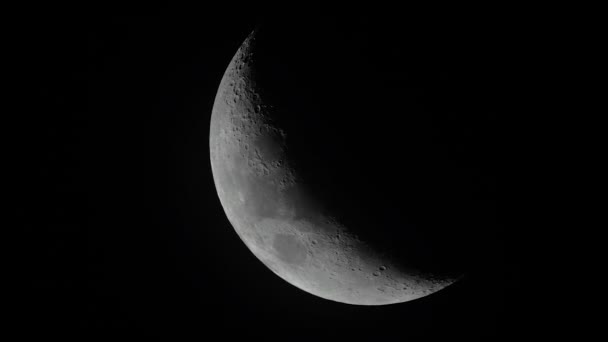 Luna se apropie. Satelitul planetei. Video vertical — Videoclip de stoc