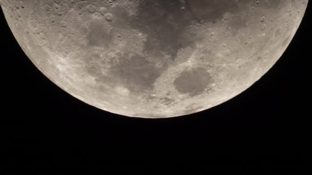 Mond aus nächster Nähe. Satellit Planet. Vertikales Video — Stockvideo