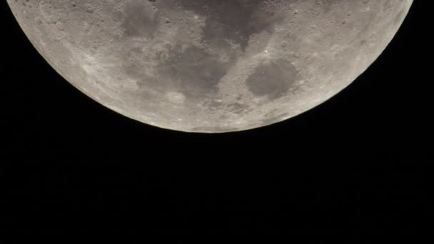 Gros plan sur la lune. Le satellite planétaire. Vidéo verticale — Video