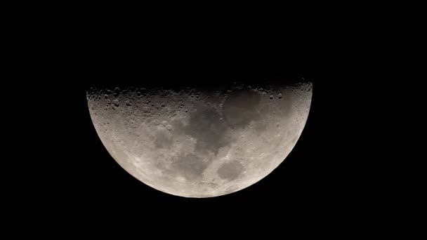 Um grande plano lunar. Planeta satélite. Vídeo vertical — Vídeo de Stock