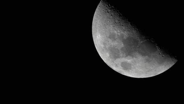 Měsíc zblízka. Planetární satelit. Svislé video — Stock video
