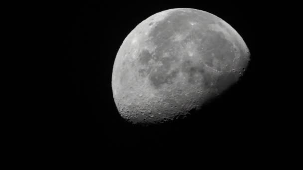 Luna se apropie. Satelitul planetei. Video vertical — Videoclip de stoc