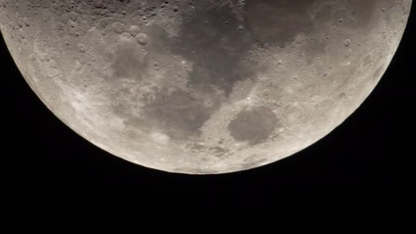 Gros plan sur la lune. Le satellite planétaire. Vidéo verticale — Video