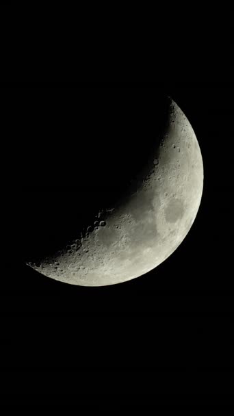 Κοντινό πλάνο στο φεγγάρι. Πλανητικός δορυφόρος. Κάθετη βίντεο — Αρχείο Βίντεο