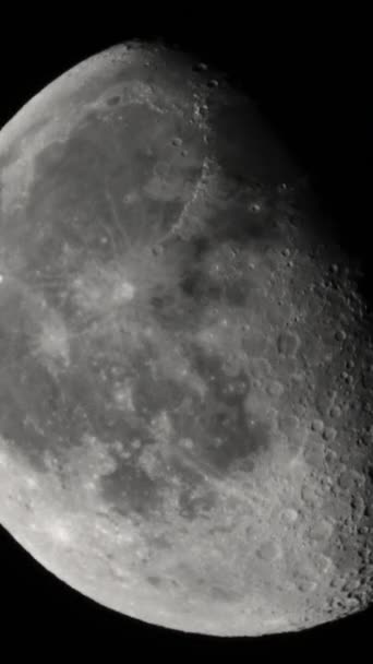 Primer plano de la Luna. Planeta satélite. Vídeo vertical — Vídeos de Stock