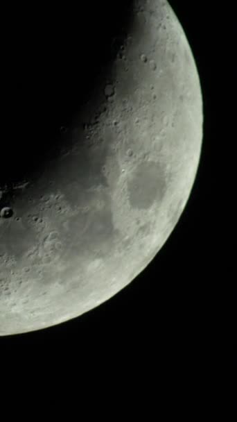 Pendekatan bulan. Planet satelit. Video vertikal — Stok Video