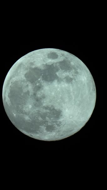 Primer plano de la Luna. Planeta satélite. Vídeo vertical — Vídeos de Stock