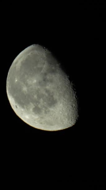 Primer plano de la Luna. Planeta satélite. Vídeo vertical — Vídeos de Stock