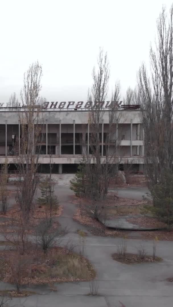 Sperrzone Tschernobyl. Pripjat. Vertikales Video — Stockvideo