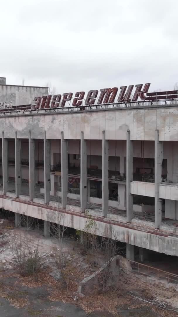 Sperrzone Tschernobyl. Pripjat. Vertikales Video — Stockvideo