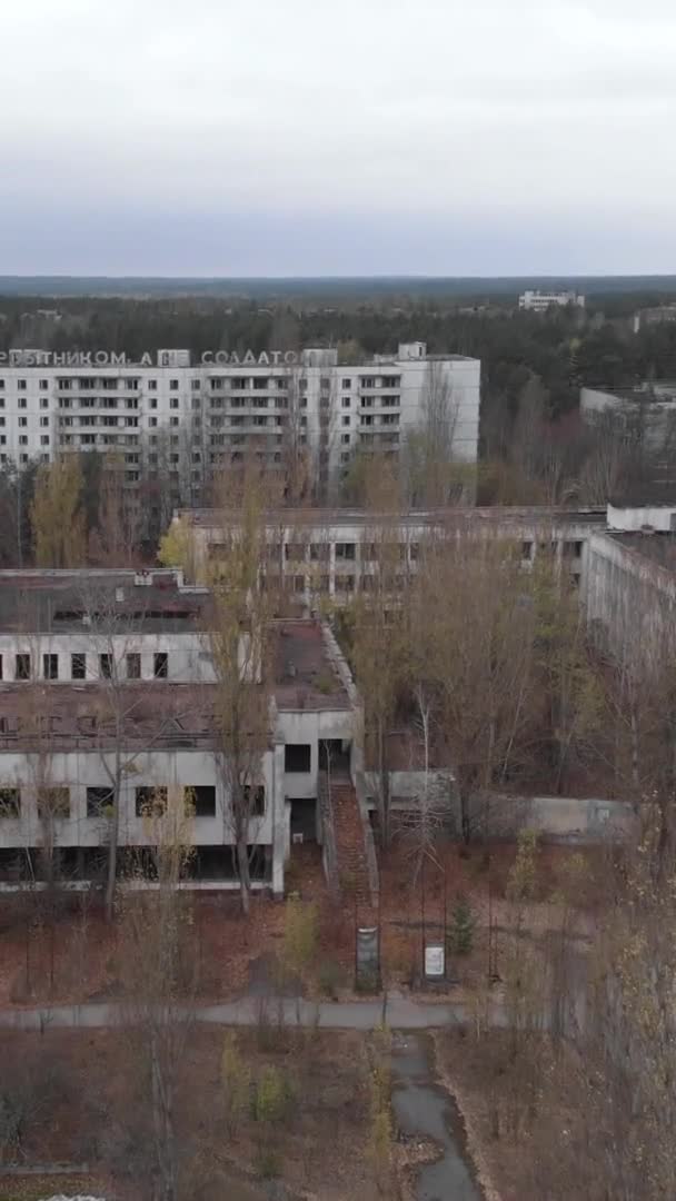 切尔诺贝利禁区。Pripyat 。垂直录像 — 图库视频影像