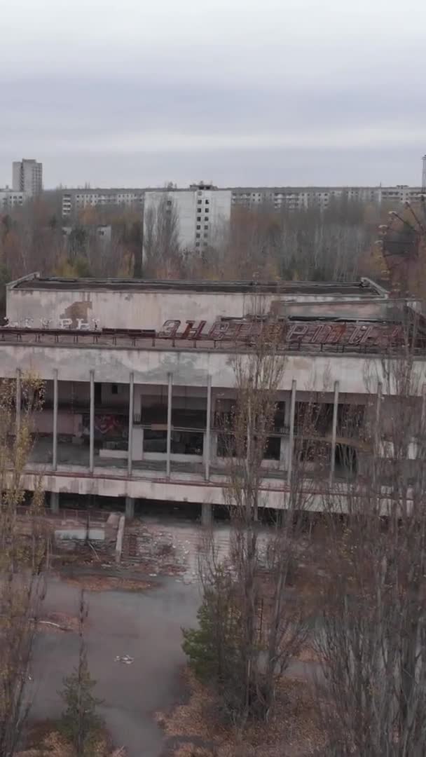 Tjernobyls exklusiva zon. Pripyat. Vertikal video — Stockvideo