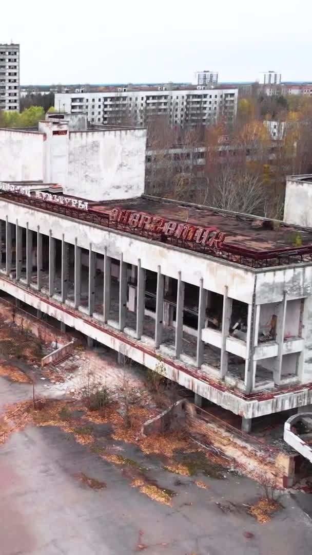 Zona di esclusione di Chernobyl. Pripyat. Video verticale — Video Stock