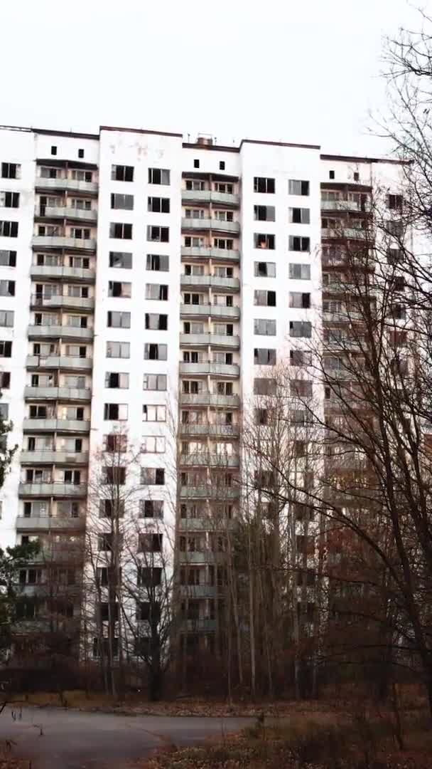 Зона отчуждения Чернобыля. Припять. Вертикальное видео — стоковое видео
