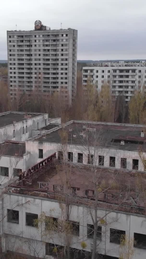 Zona de exclusión de Chernobyl. Pripyat. Vídeo vertical — Vídeos de Stock