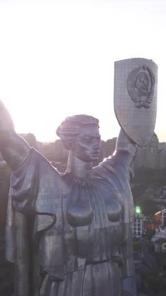 Kyiv, Ukrayna Anavatan Anıtı. Dikey video — Stok video