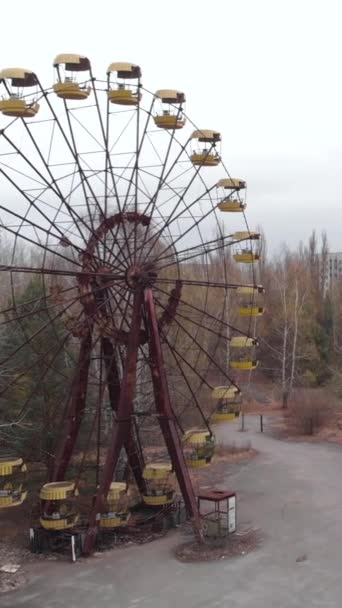 Tjernobyls exklusiva zon. Pripyat. Vertikal video — Stockvideo