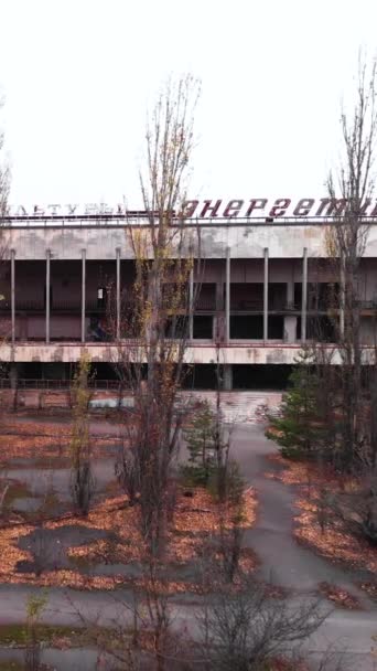 Tjernobyls exklusiva zon. Pripyat. Vertikal video — Stockvideo