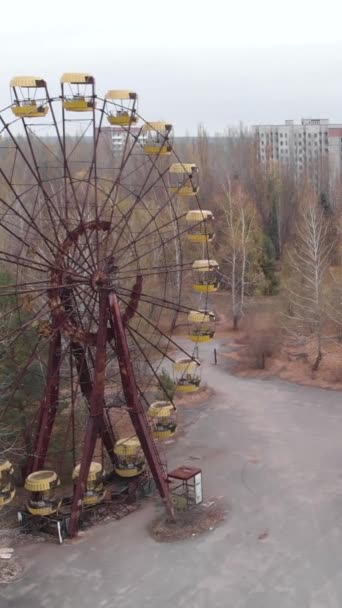 Tjernobyls exklusiva zon. Pripyat. Vertikal video — Stockvideo