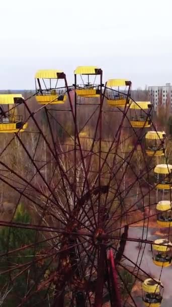 Sperrzone Tschernobyl. Pripjat. Vertikales Video — Stockvideo