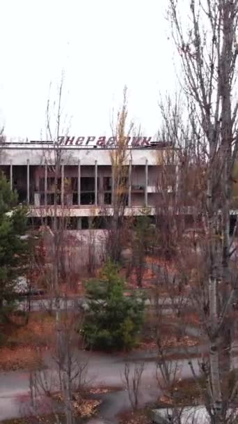 Sperrzone Tschernobyl. Pripjat. Vertikales Video — Stockvideo