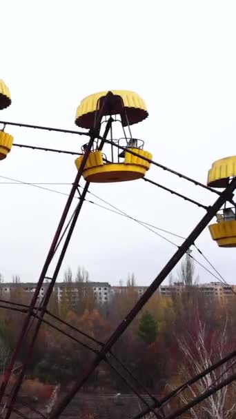 Tjernobyls exklusiva zon. Pripyat. Vertikal video — Stockvideo