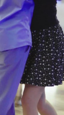 İnsanlar tango yapar Dikey video