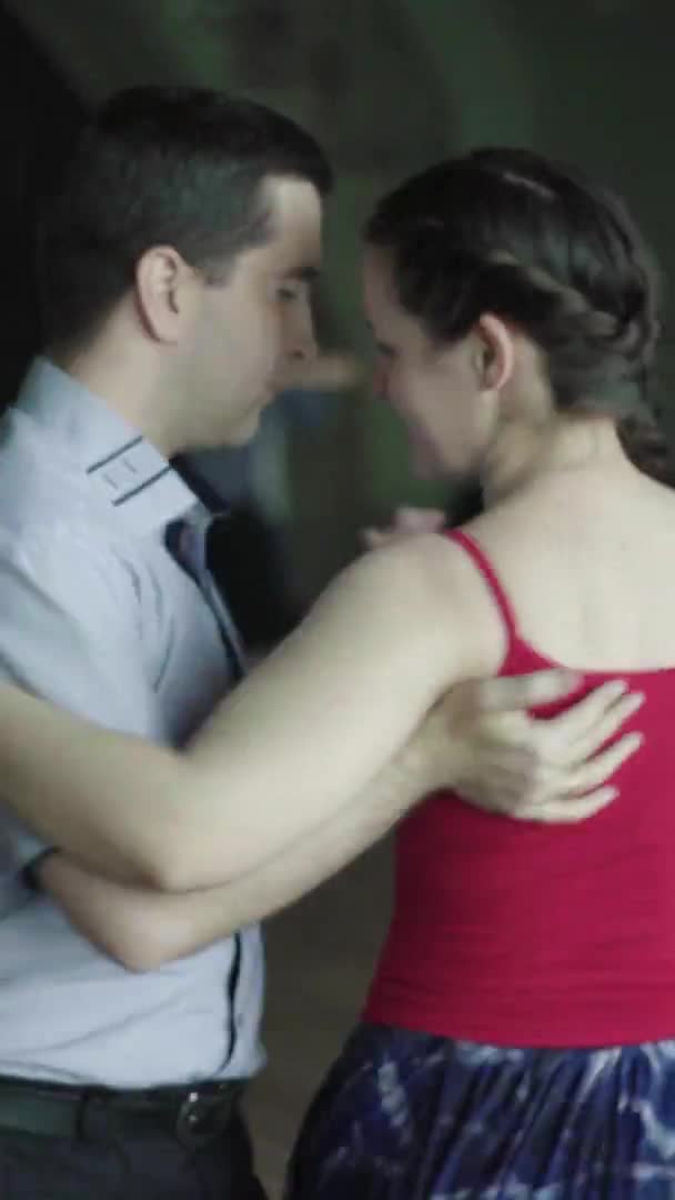 Pessoas dançarinas dança tango Vídeo vertical — Vídeo de Stock