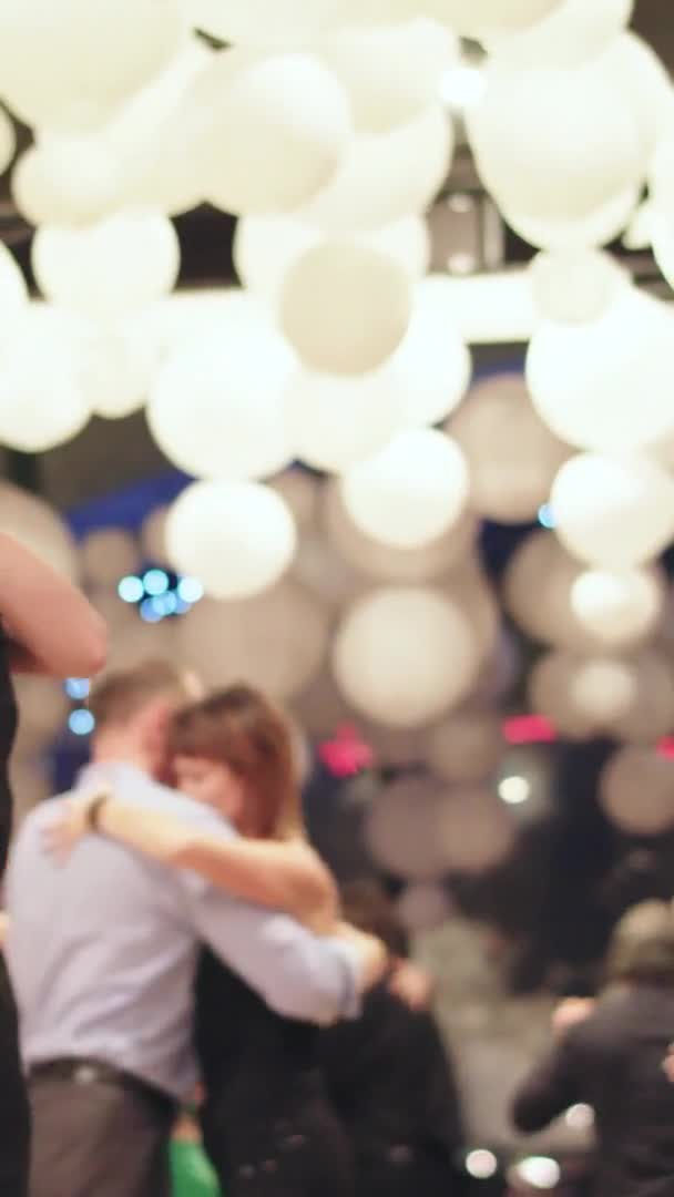 Pessoas dançarinas dança tango Vídeo vertical — Vídeo de Stock