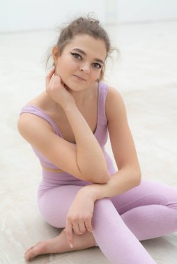 Güzel, esnek, genç kız balerin. Bale