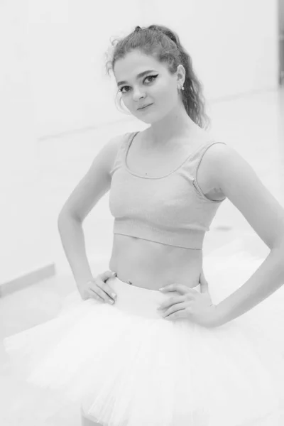 Black and white photo of flexible slender young girl ballerina. BW — Photo