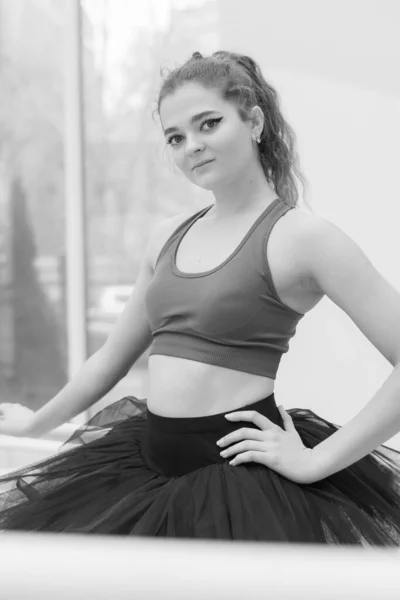 Black and white photo of flexible slender young girl ballerina. BW — Stock Photo, Image