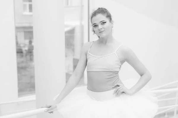 Black and white photo of flexible slender young girl ballerina. BW — ストック写真