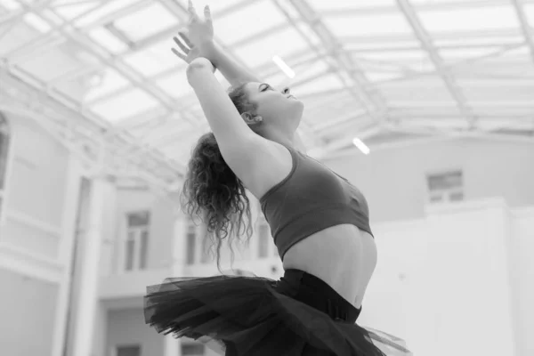 Black and white photo of flexible slender young girl ballerina. BW — Photo